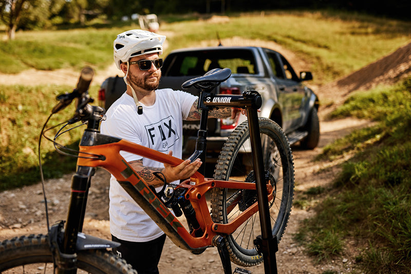 UNIOR BikeGator+ repair stand, auto